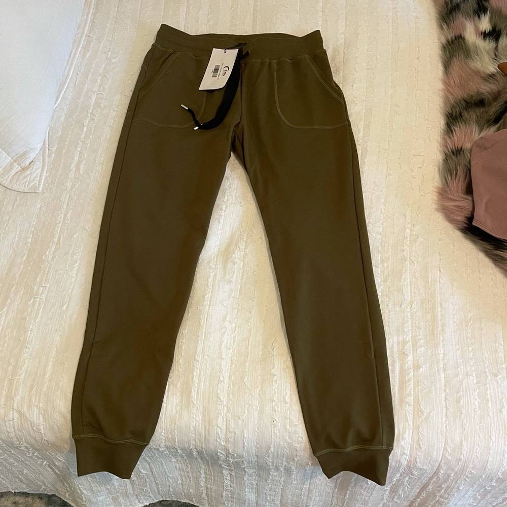 Zyia Olive unwind joggers
